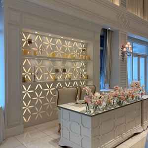 新郎新婦が座るテーブル席。