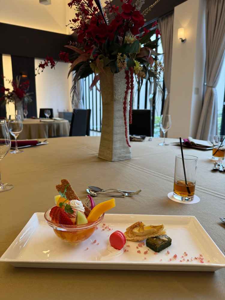 お料理がとても美味しくデザートに関してはこれほど豪華なものは初めてでした。