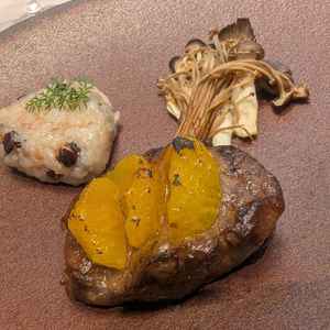 試食の肉料理。非常に美味しかった。