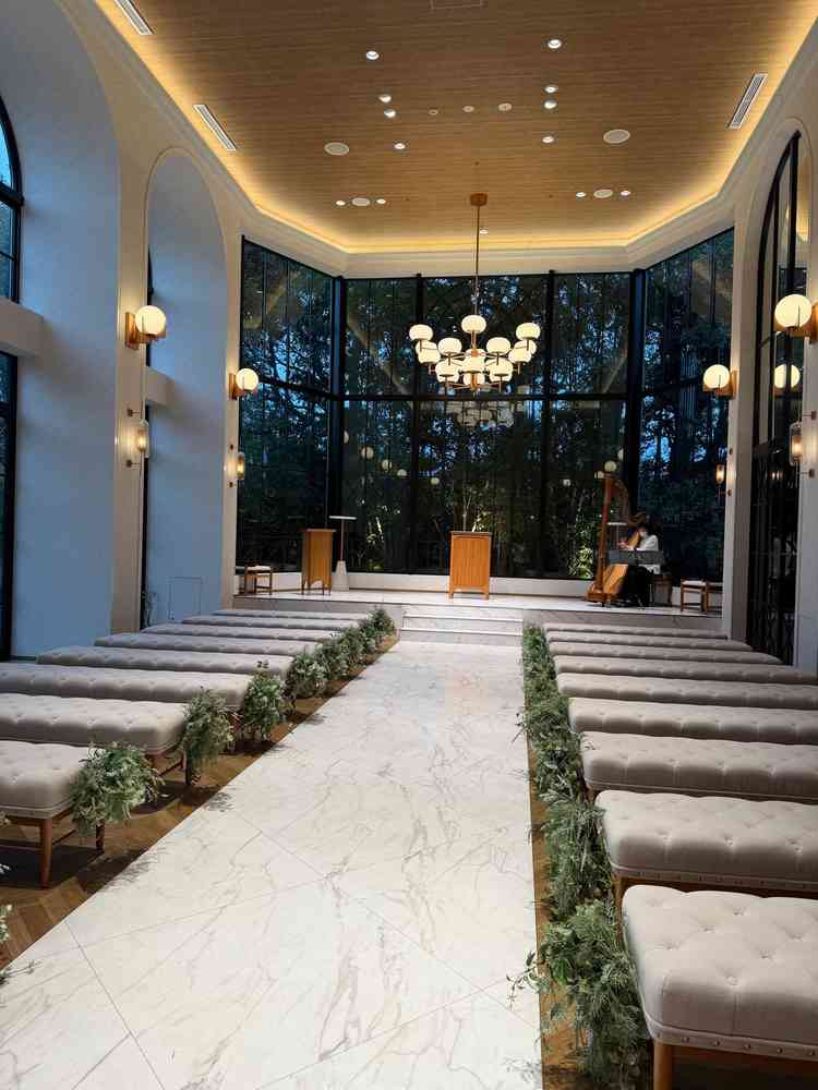 夕方〜夜のチャペル。実際にその時間になる可能性もあったので見ることができてよかった。