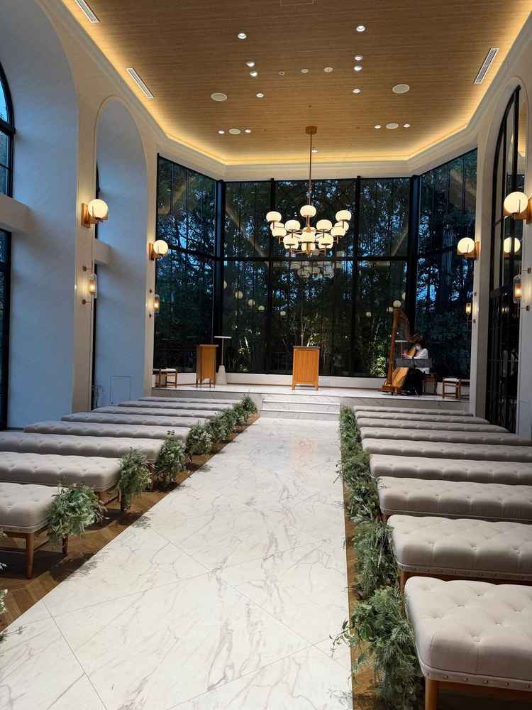 夕方〜夜のチャペル。実際にその時間になる可能性もあったので見ることができてよかった。