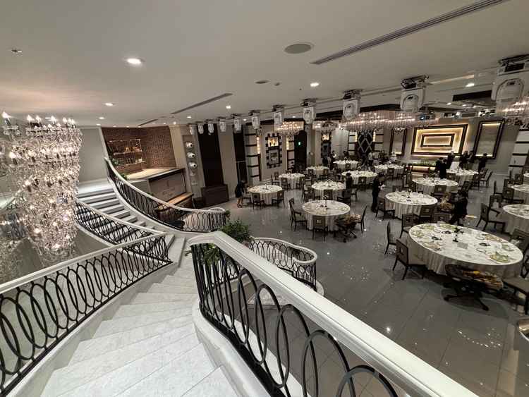 披露宴会場コンコード②(階段上より)