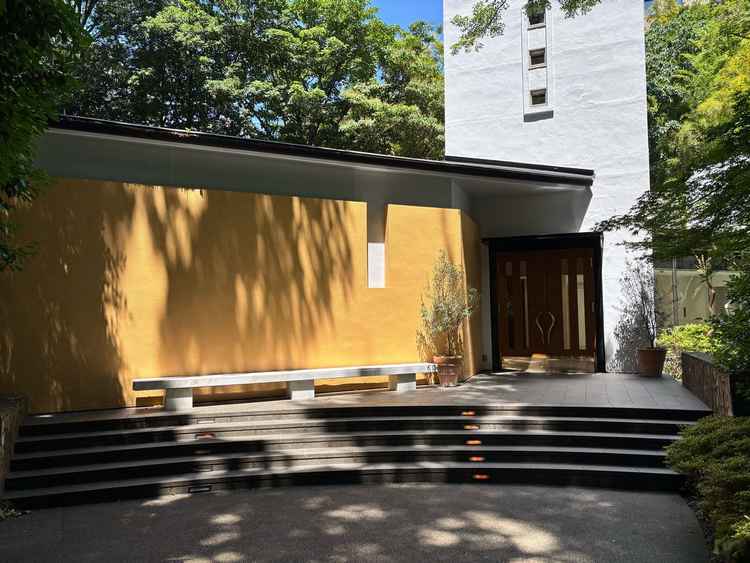 チャペルは庭園を抜けた先にあり、動線からゲストに喜んでもらえそうと感じました。