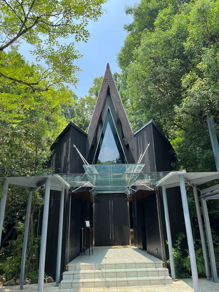 チャペルまでが屋根があるので万が一雨でも安心だと思いました。