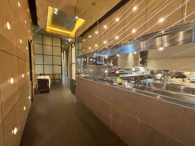 会場までの動線が圧巻のオープンキッチでした。開始前から雰囲気を盛り上げてくれる印象を持ちました。