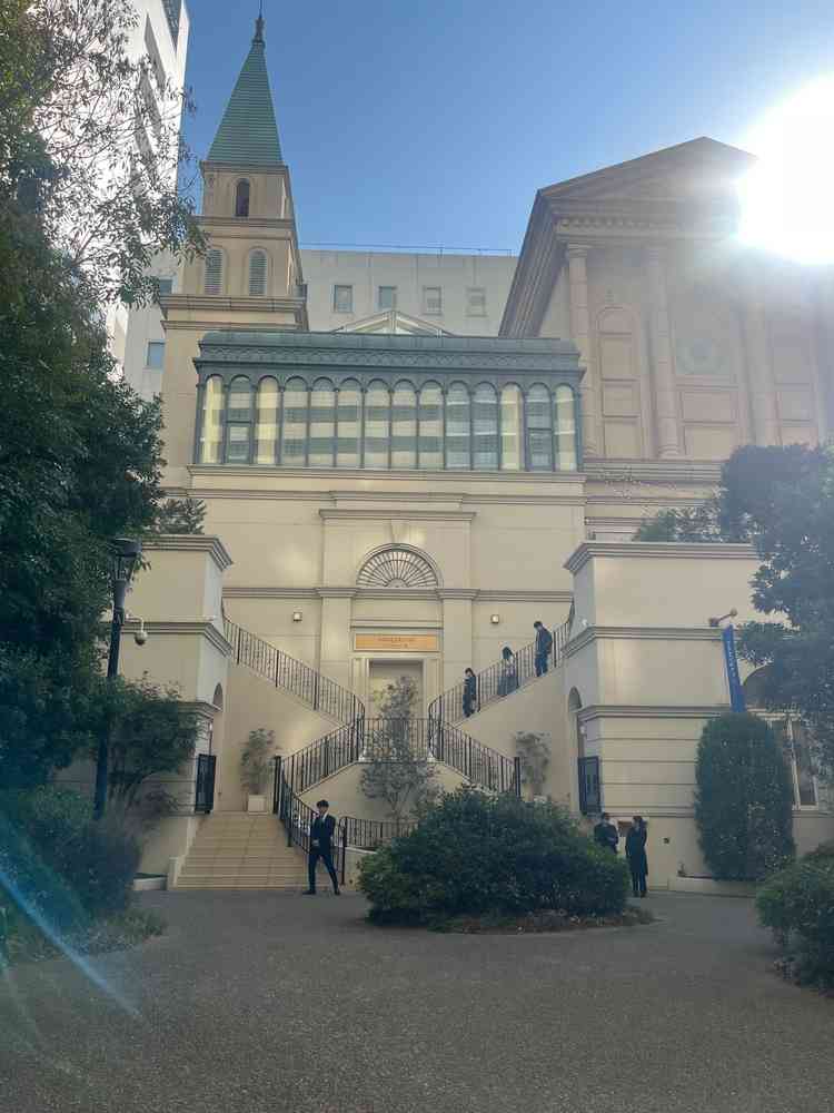 道路に面していないのに地下出口からすぐでアクセスと雰囲気どちらもクリア。夜ライトアップが綺麗