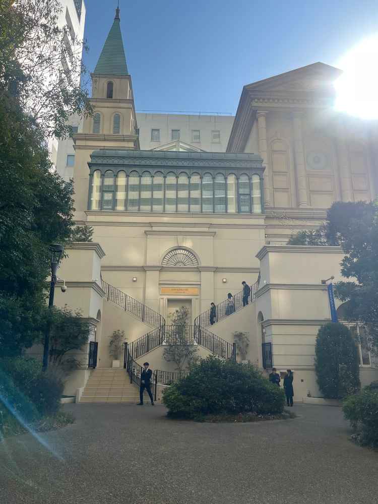 道路に面していないのに地下出口からすぐでアクセスと雰囲気どちらもクリア。夜ライトアップが綺麗