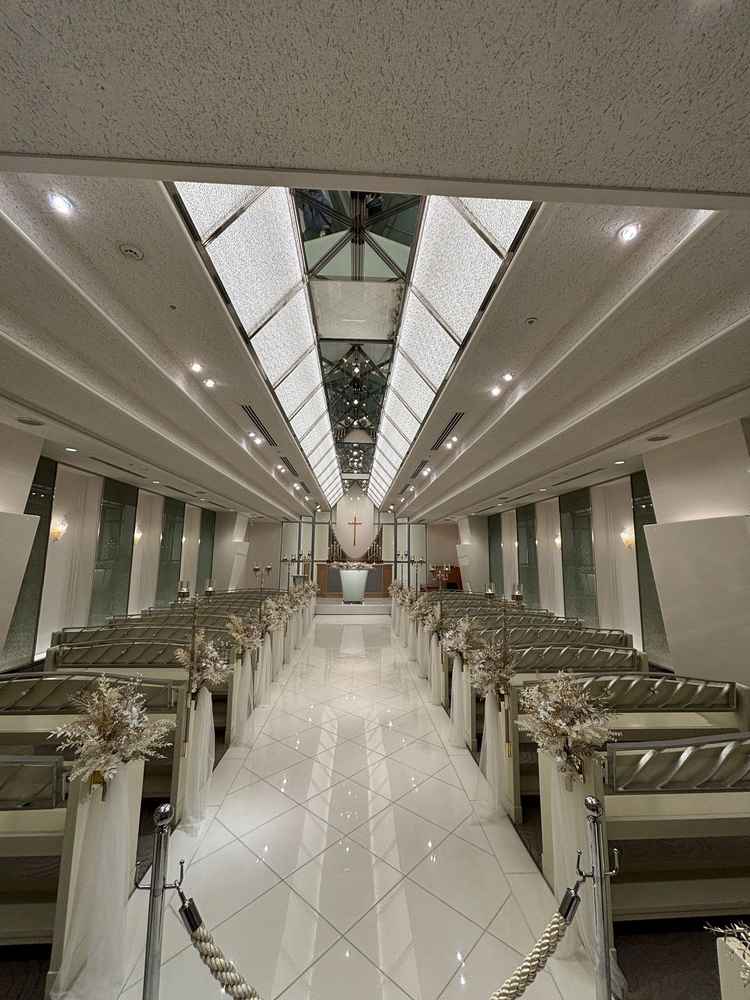 洗礼されたチャペル。ロウソクが一番魅力的でした