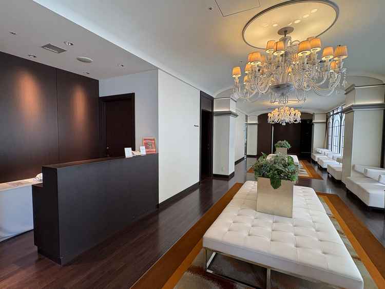 エントランス、クローク