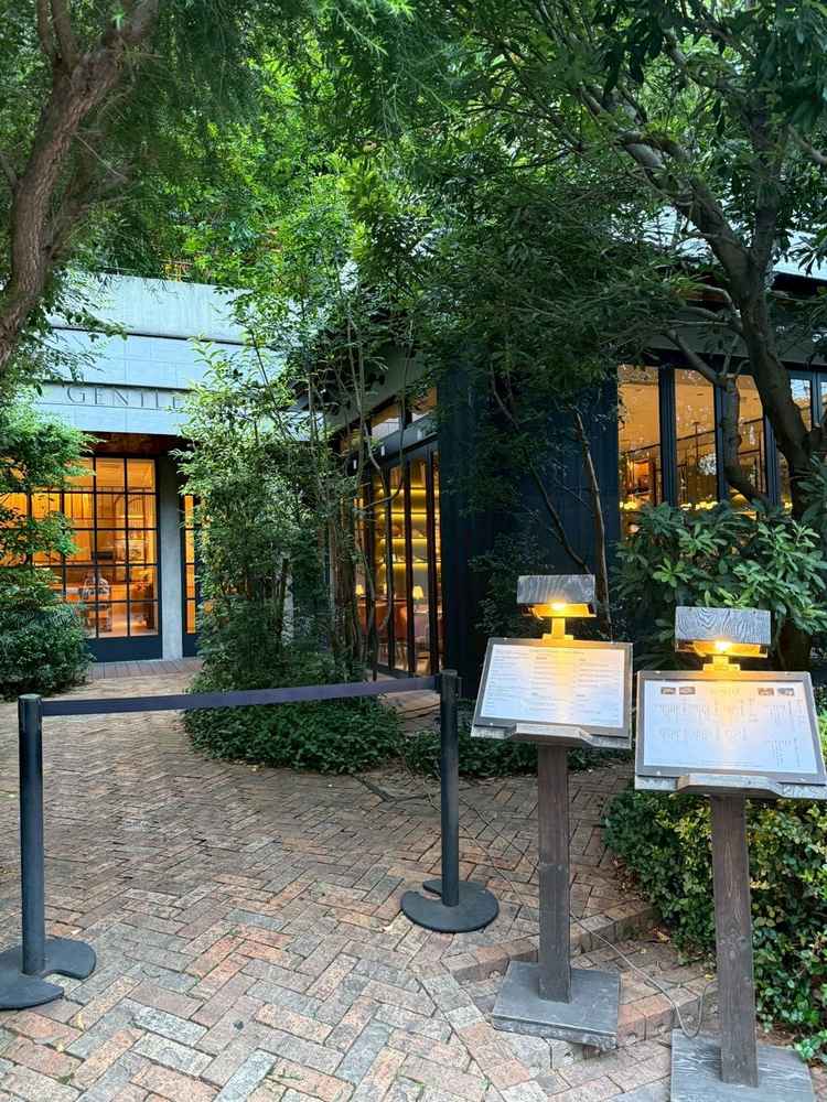 併設のレストラン。当日はこちらを控え室として利用することも可能だそうです。