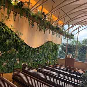 挙式会場。緑溢れて開放感があるのがとても気に入りました。