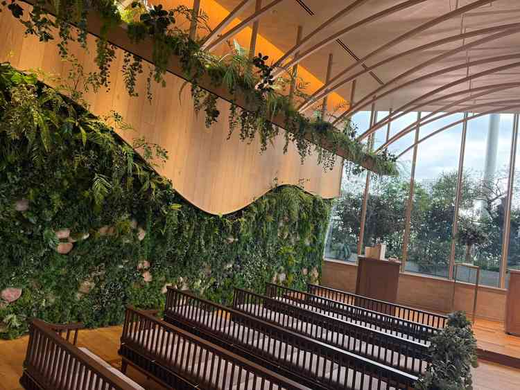 挙式会場。緑溢れて開放感があるのがとても気に入りました。