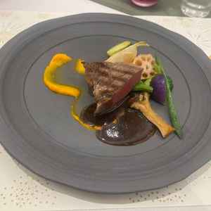 お料理です。お肉がとても柔らかく、どの年代の方でも食べやすいと感じます。