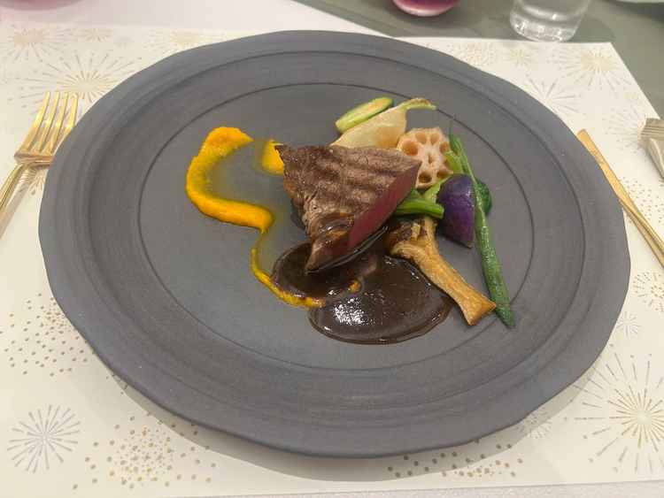 お料理です。お肉がとても柔らかく、どの年代の方でも食べやすいと感じます。