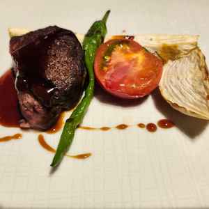 試食でいただいた肉料理です。付け合わせも含めて美味しく、親族やに食べてもらうのが楽しみです。