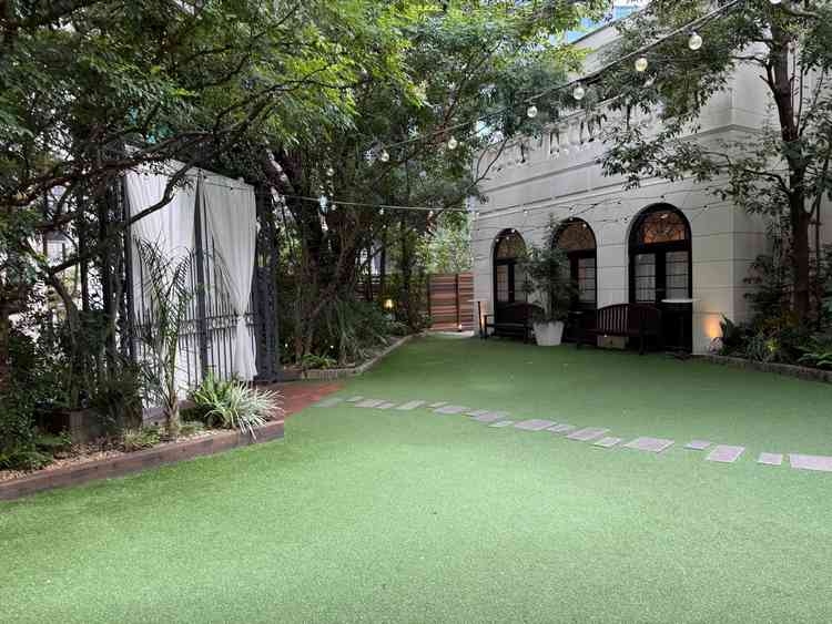 式場のお庭の写真です。緑に囲まれて都心にいることを忘れてしまうお庭でした。