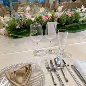 披露宴会場、新郎新婦の食器類