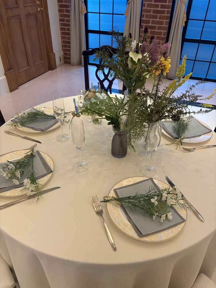 ナチュラルな装花が素敵なテーブルコーディネートでした。