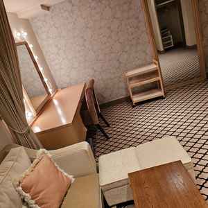 新郎新婦の控え室が広くてゆったりできるのが良いと思いました。