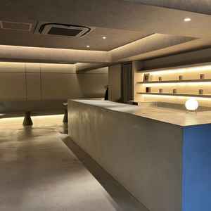 待合ブースは青山らしい洗練さがあった