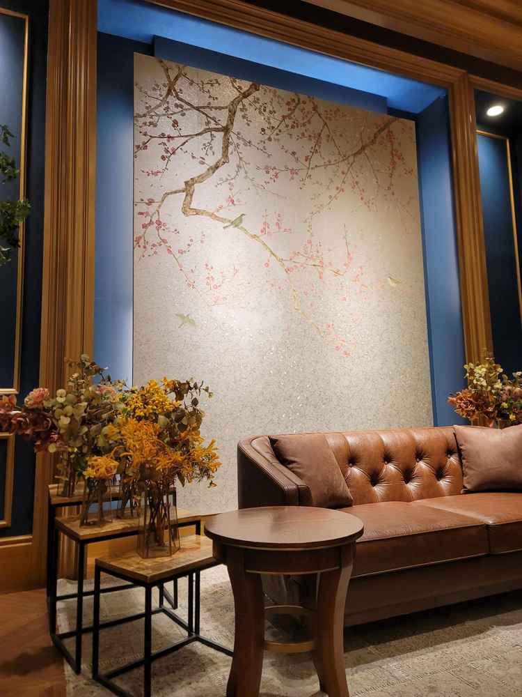 披露宴会場の和背景の新郎新婦席