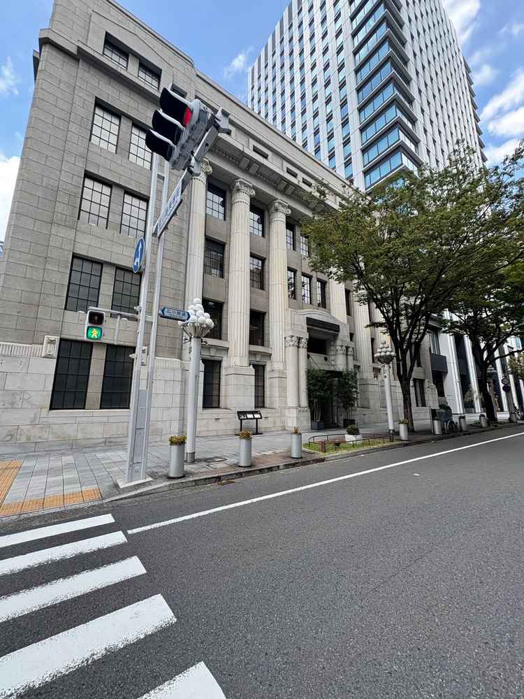 外観、元名古屋銀行の歴史ある建物とのこと
