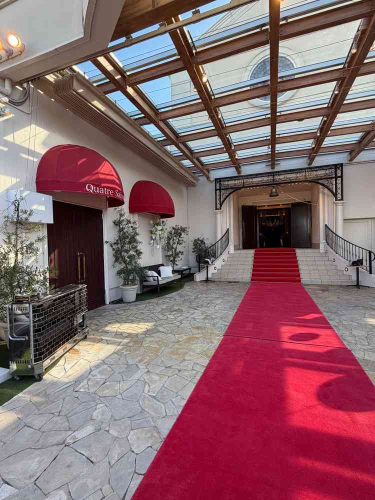 天候を気にしなくて良いところが魅力的です！あと、チャペルから直結しているのも良かったです。