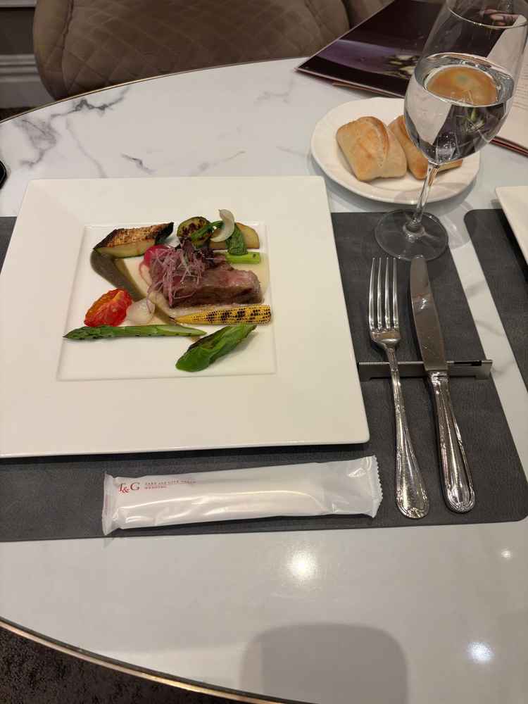 試食会のメイン料理。とても盛り付けが綺麗で味もとても美味しかったです。