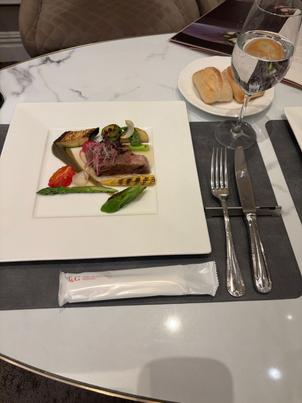 試食会のメイン料理。とても盛り付けが綺麗で味もとても美味しかったです。