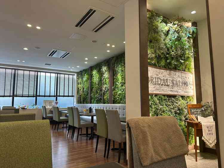 プランナーさんとお話ししたブライダルサロン。綺麗で、可愛いメッセージとお菓子もありました。