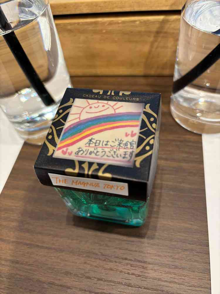 ロウソクにカバーをするとメッセージが浮かび上がる演出が素敵でした。