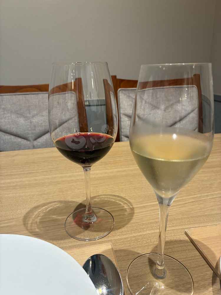 お料理に合わせたワインをペアリングしてくれる