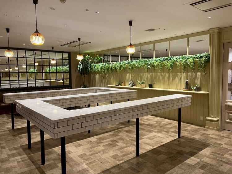 待合室です。テーブルの形が可愛くて、ウェルカムスペースも自由にカスタマイズできそうでした！