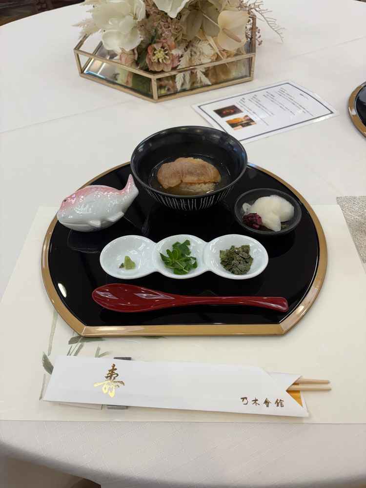 乃木神社の神饌田で育った特別な神饌米でいただく鯛茶漬け。