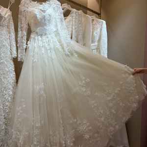 ウェディングドレスはTIAD自社ブランドで種類豊富な中から選択可能。