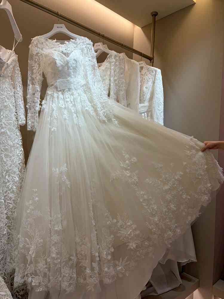 ウェディングドレスはTIAD自社ブランドで種類豊富な中から選択可能。