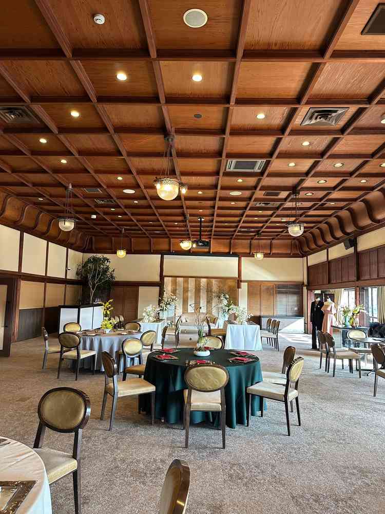 天井も高く、圧倒的な広さを誇る披露宴会場。