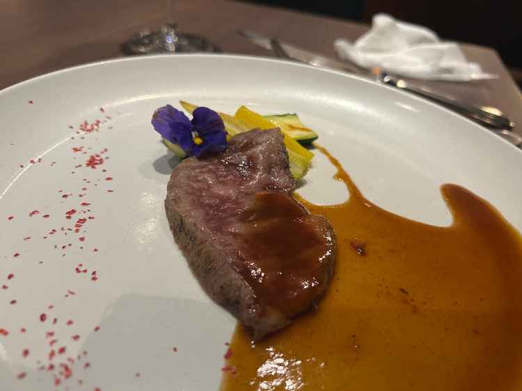 試食のメインである魚と肉をそれぞれ一品ずついただきました。美味しかったです。