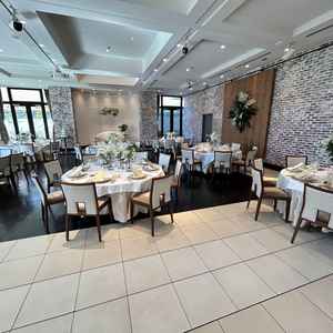 披露宴会場は広々していて、ドレスでも歩きやすそうだった。