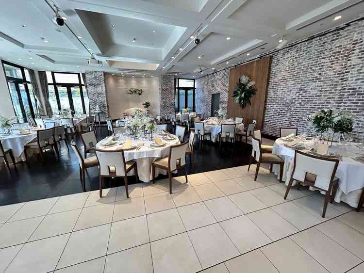 披露宴会場は広々していて、ドレスでも歩きやすそうだった。