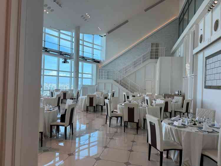 ルミヴェール東京(披露宴会場)を入り口から撮った写真。