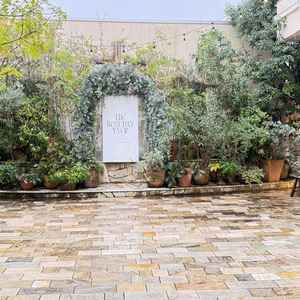 中庭。ここで集合写真を撮ったり、フラワーシャワーなどもできるそうです。