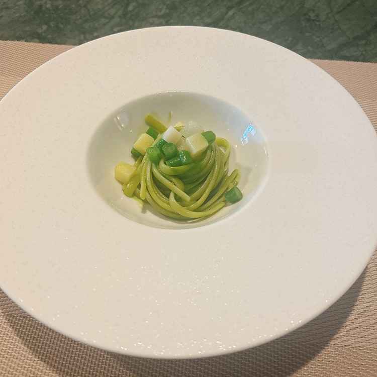 パスタの試食。2コースのものを食べ比べできて、見積もりを出す際の参考になった。メニュー説明も丁寧。