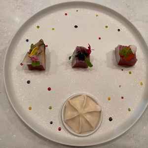 前菜(下にあるものはぽん酢のエスパーマ)