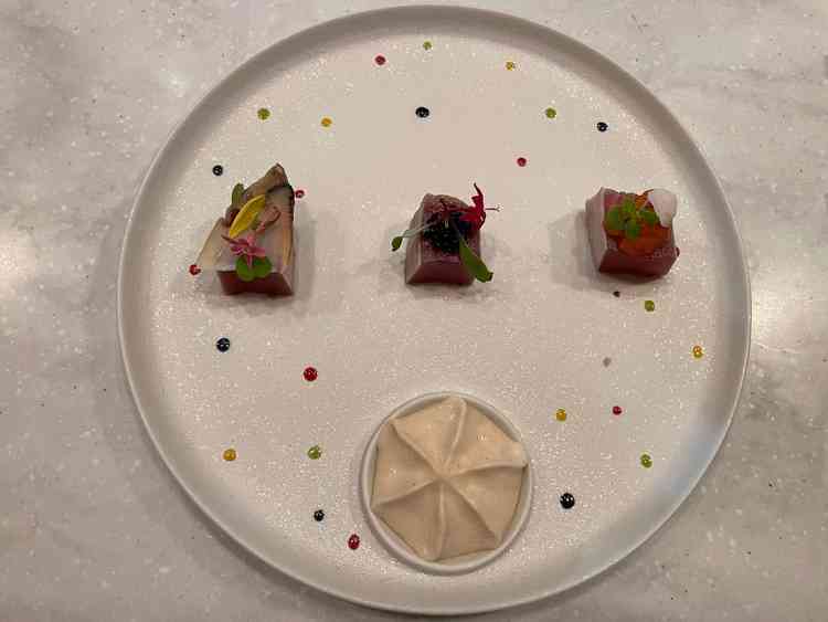 前菜(下にあるものはぽん酢のエスパーマ)