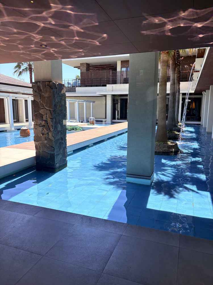 ここの真ん中の新郎新婦のファーストミートを行うことができる。2人だけの空間で幻想的な写真が撮れそう。