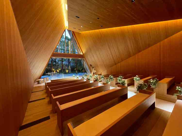 木目調のチャペル、あたたかみがあり素敵でした！