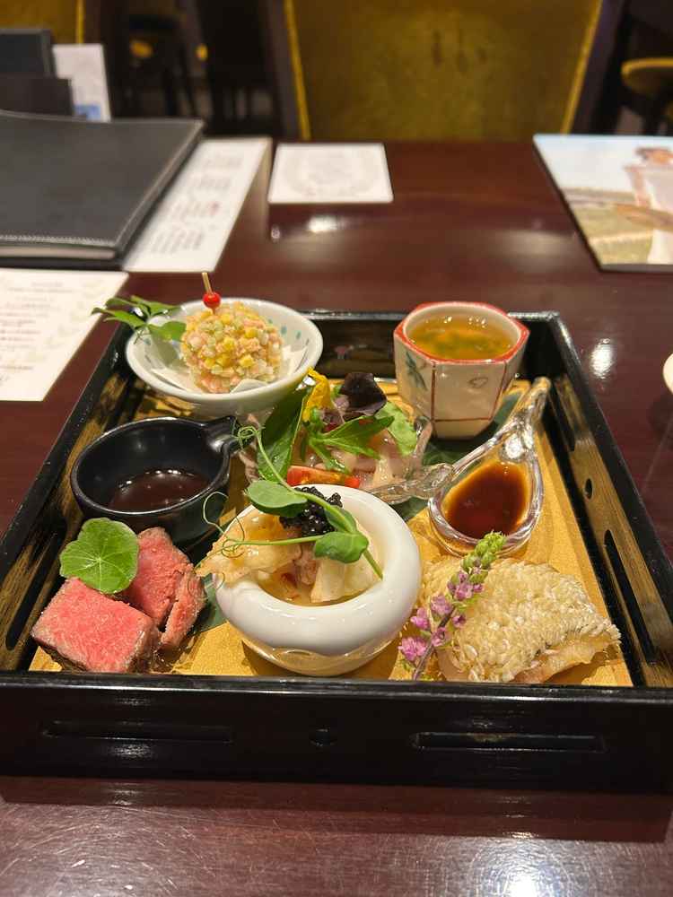 試食会の料理。どれも大変美味しかったです。また、このあと出身地に因んだ追加料理もあ感動しました。