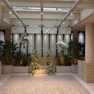 全天候型でフラワーシャワーやブーケトスが出来る