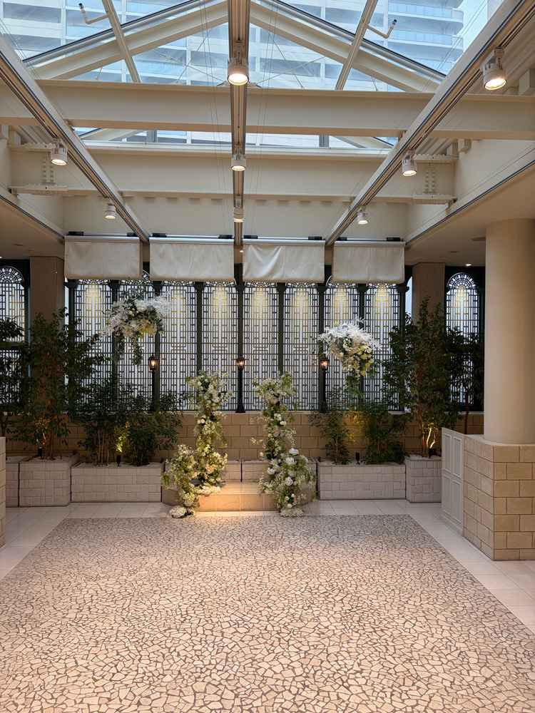 全天候型でフラワーシャワーやブーケトスが出来る